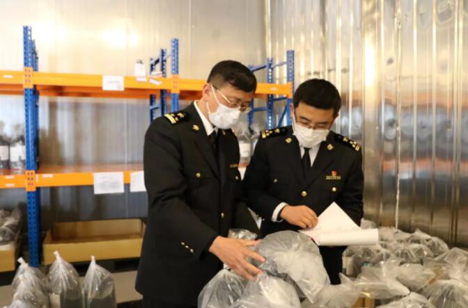 <a href='http://www.jnjinpai.cn' title='危險(xiǎn)品運(yùn)輸' >危險(xiǎn)品運(yùn)輸</a>