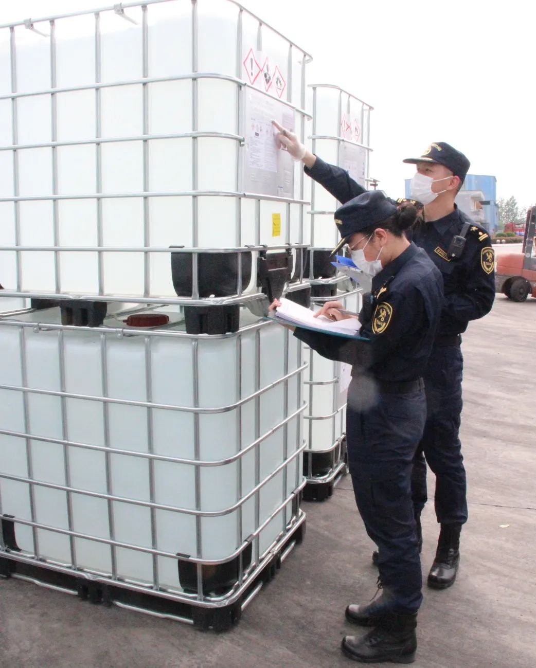 中港<a href='http://www.jnjinpai.cn' title='危險(xiǎn)品貨運(yùn)' >危險(xiǎn)品貨運(yùn)</a>