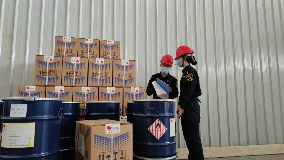 中港<a href='http://www.jnjinpai.cn' title='危險品海運' >危險品海運</a>