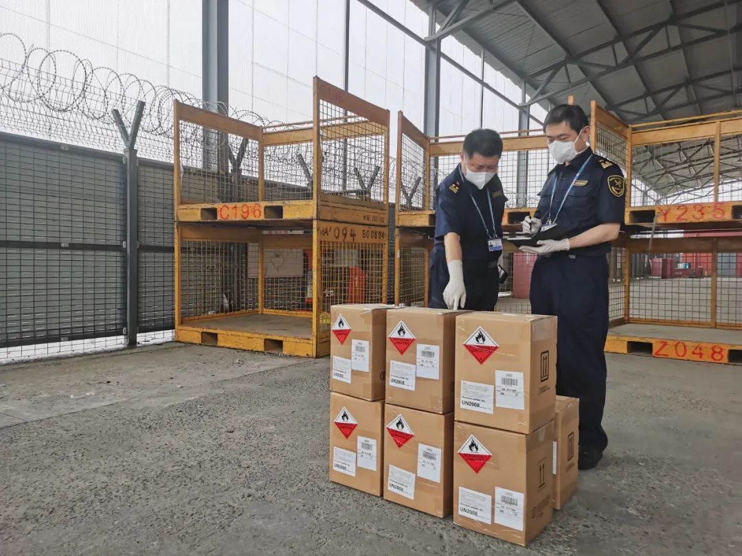 <a href='http://www.jnjinpai.cn' title='危險品海運' >危險品海運</a>